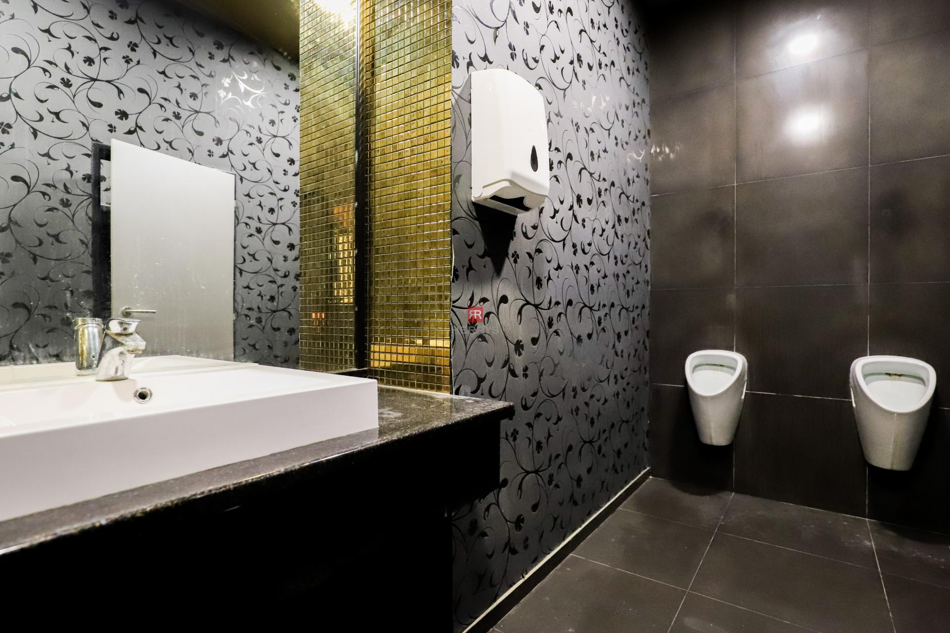 HERRYS - Commercial space for rent in a busy location