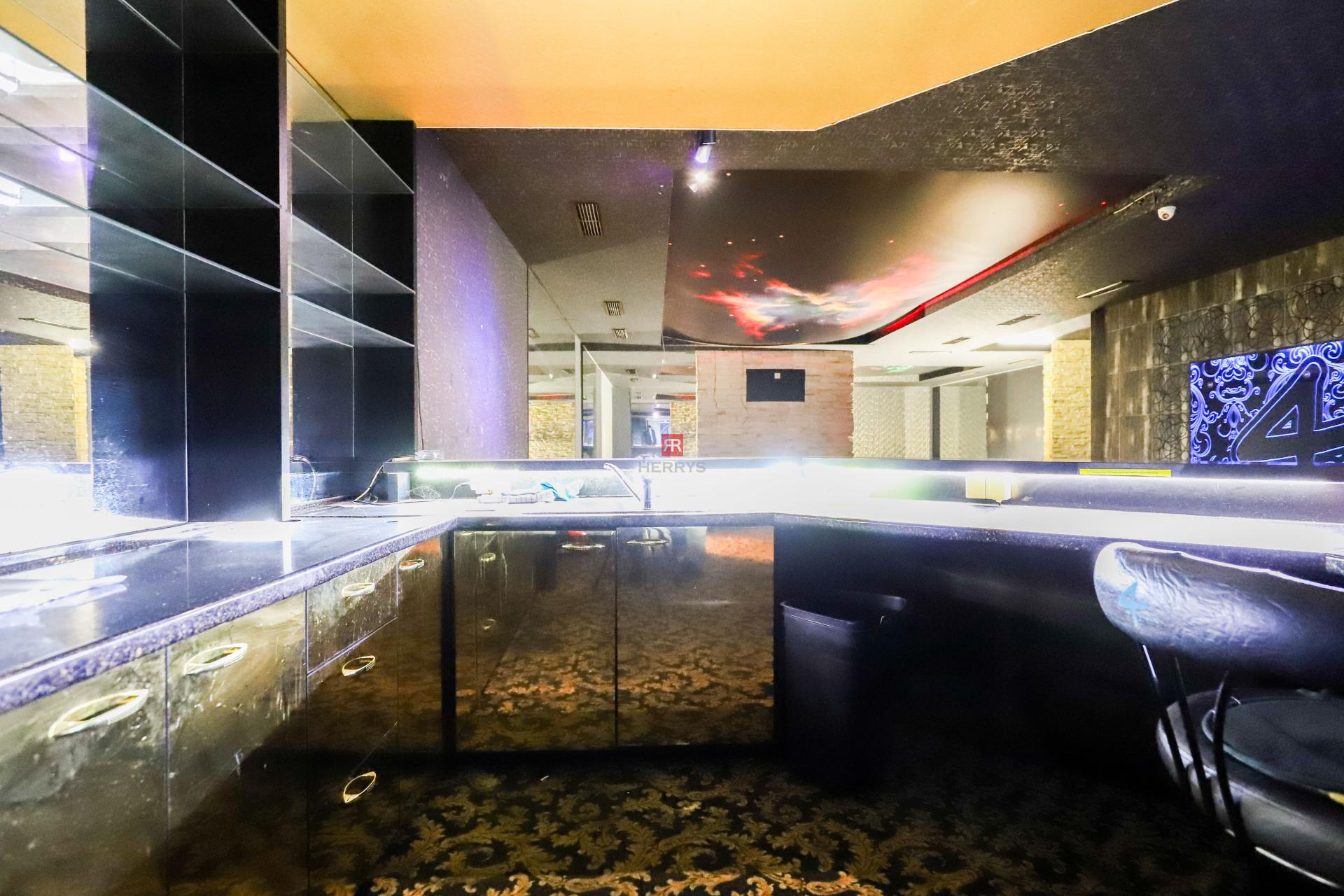 HERRYS - Commercial space for rent in a busy location