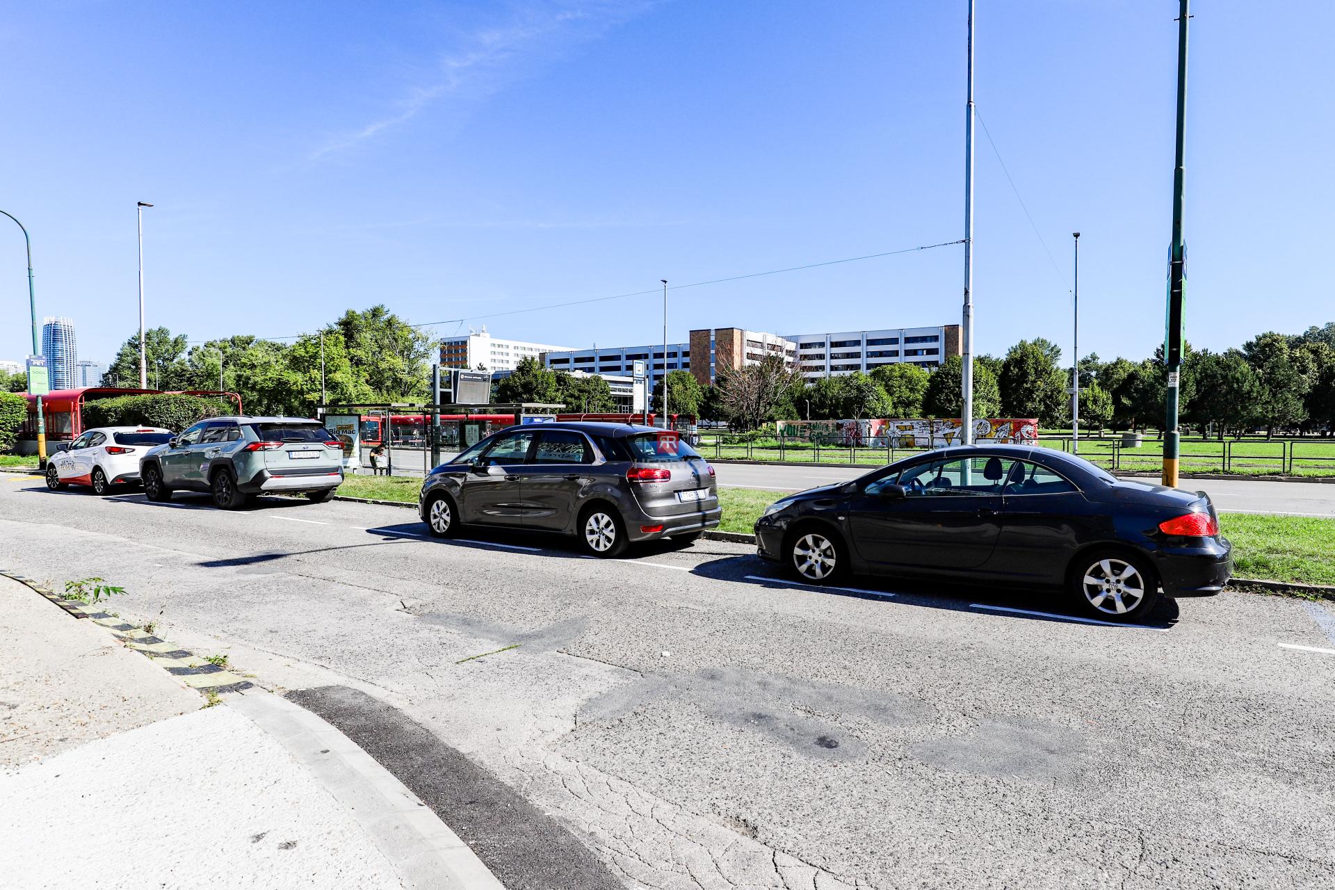 HERRYS - Commercial space for rent in a busy location