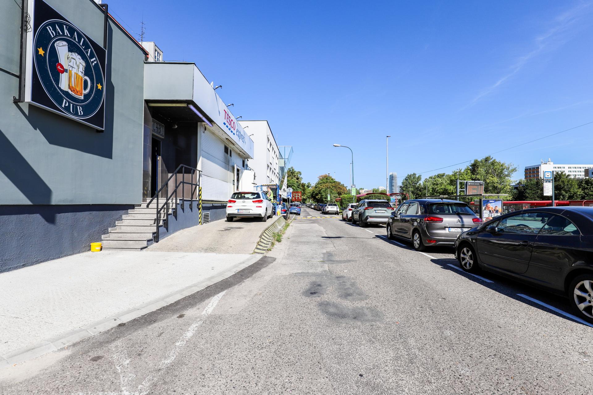 HERRYS - Commercial space for rent in a busy location