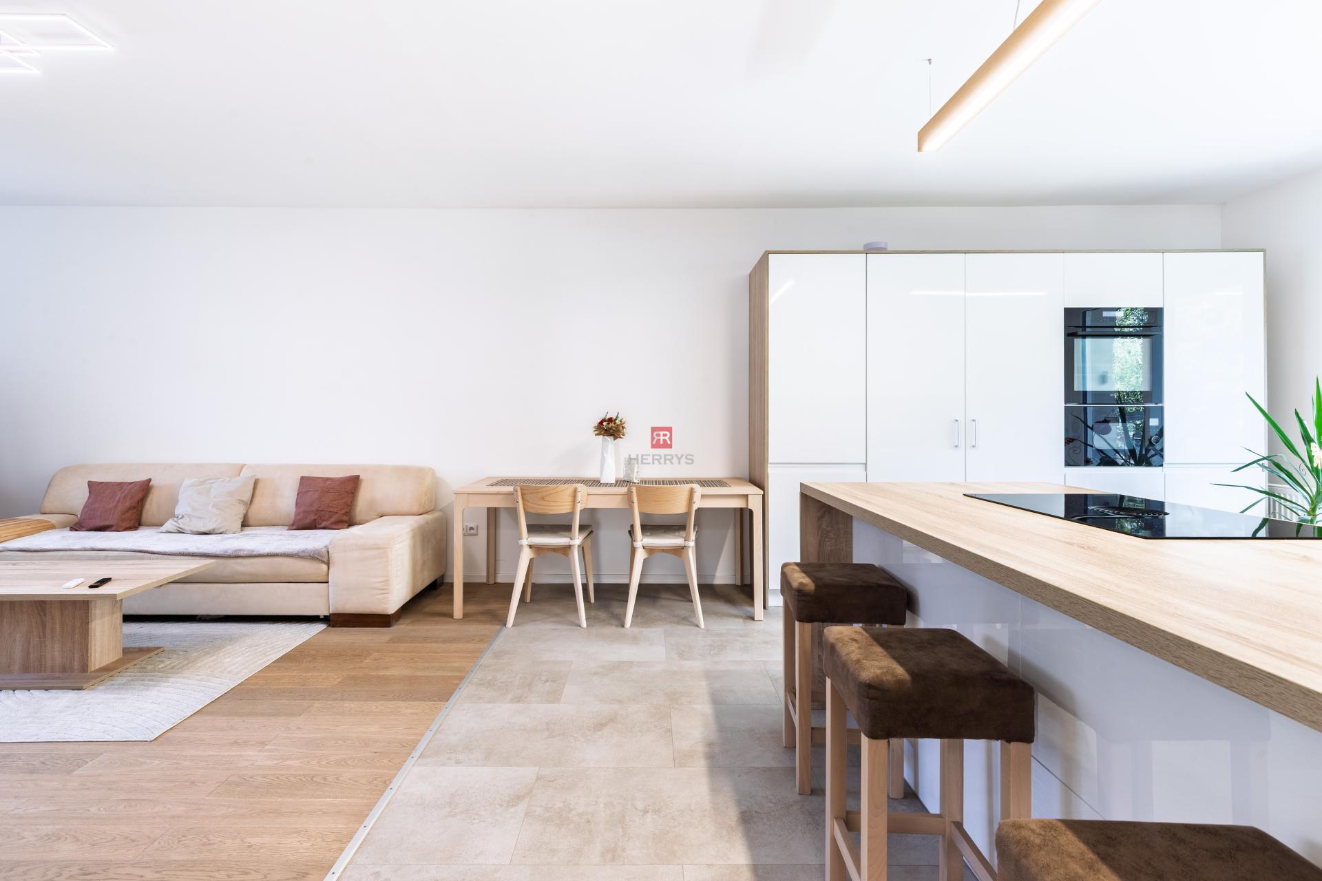 HERRYS - 5-room family house with potential and generous plot of land for sale in Vrakuna