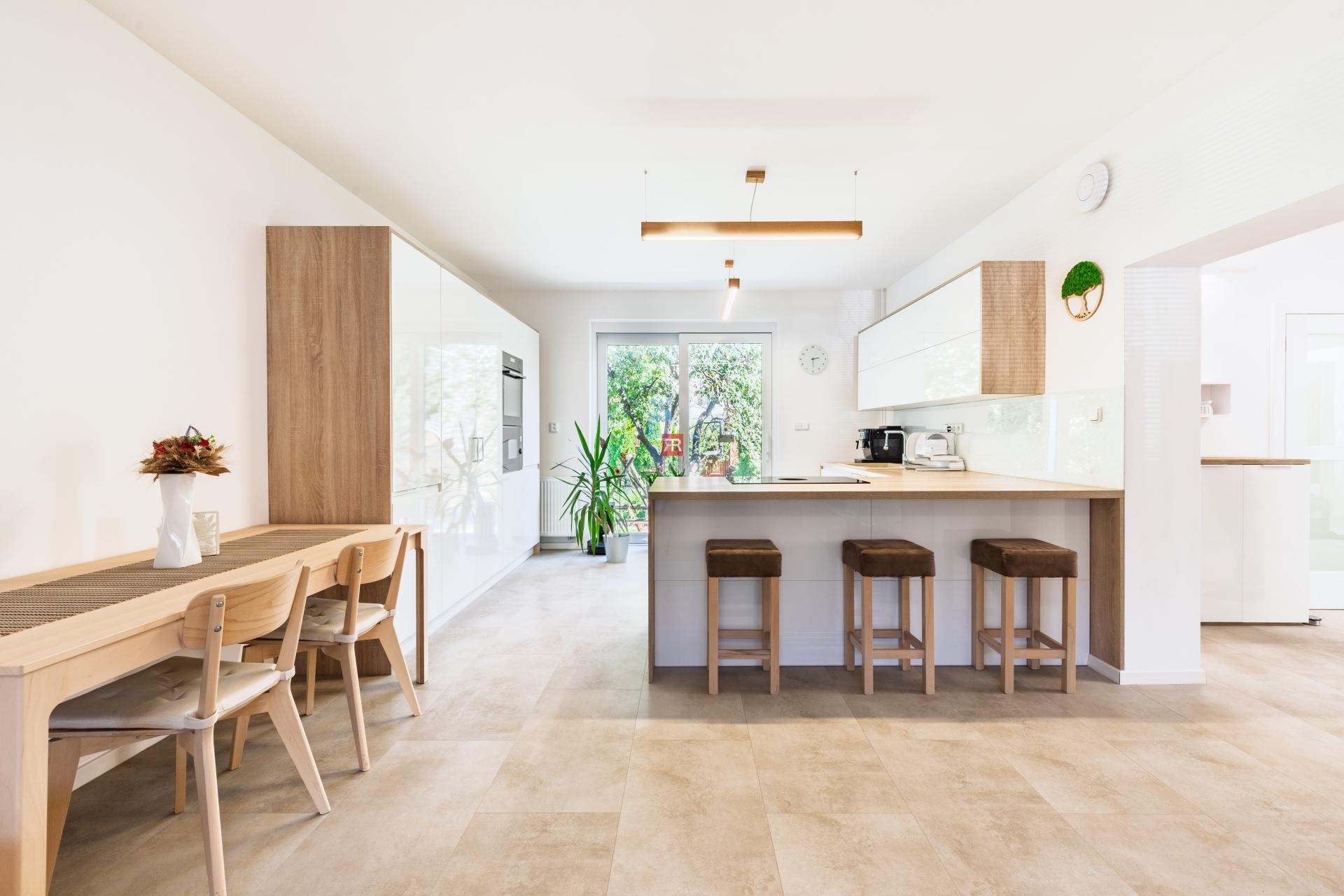 HERRYS - 5-room family house with potential and generous plot of land for sale in Vrakuna