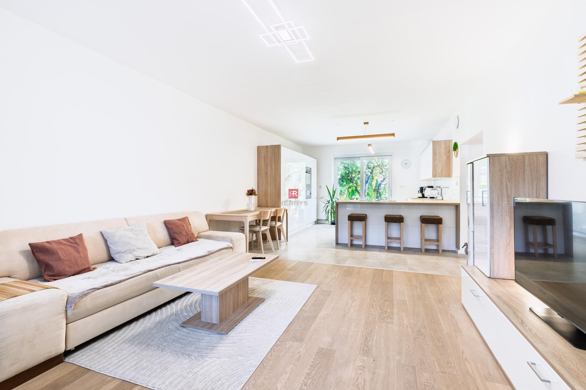 HERRYS - 5-room family house with potential and generous plot of land for sale in Vrakuna