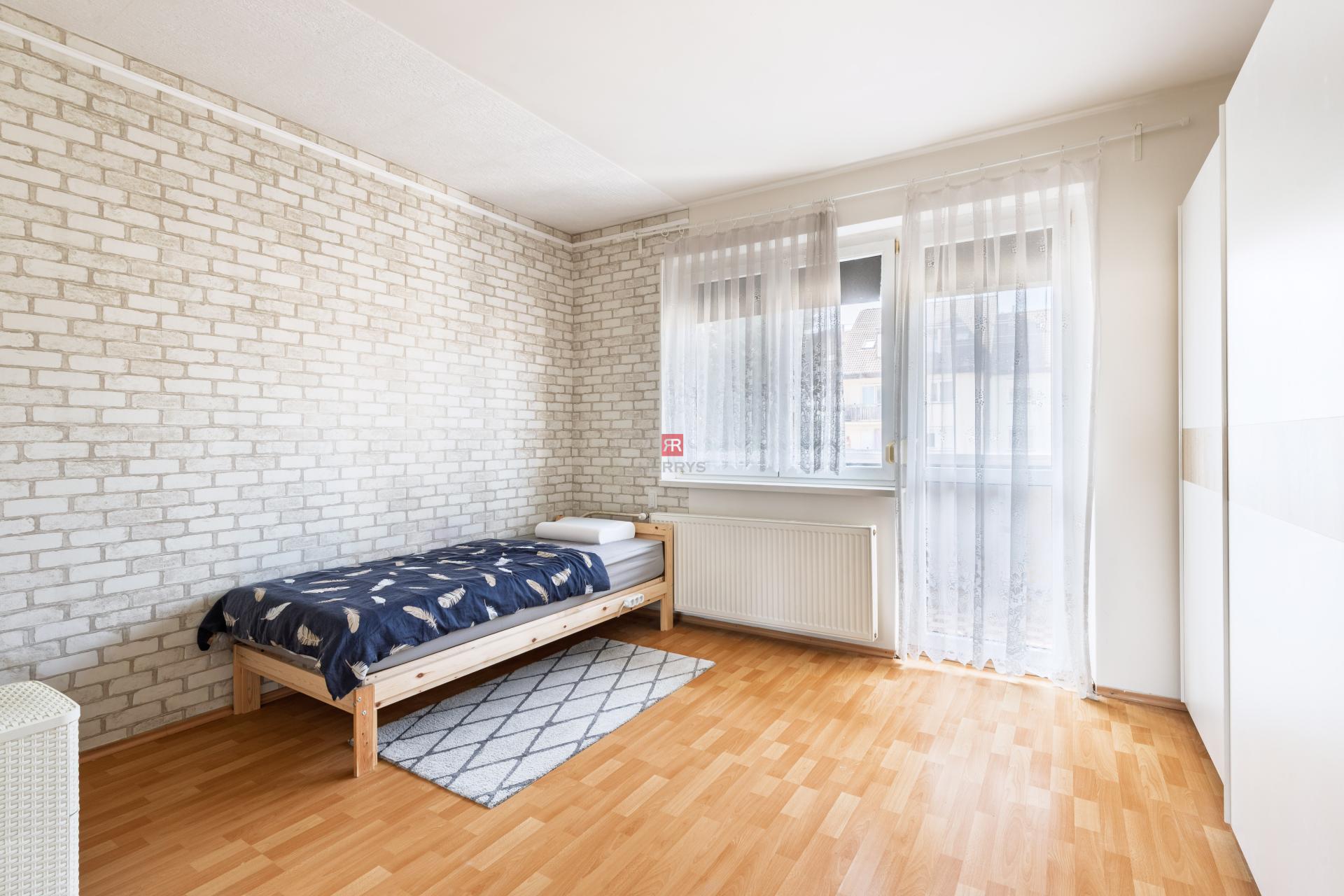 HERRYS - 5-room family house with potential and generous plot of land for sale in Vrakuna