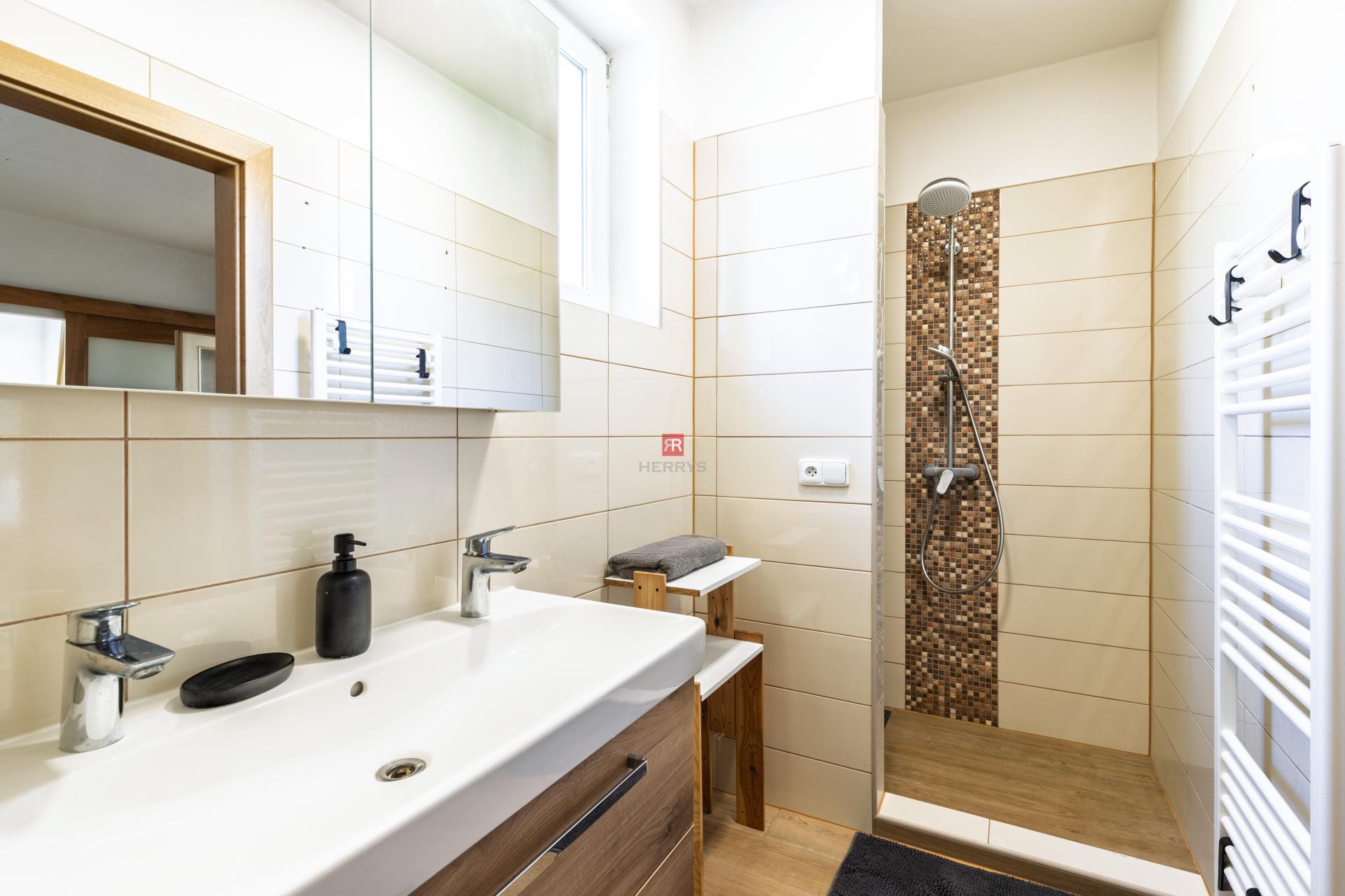 HERRYS - 5-room family house with potential and generous plot of land for sale in Vrakuna