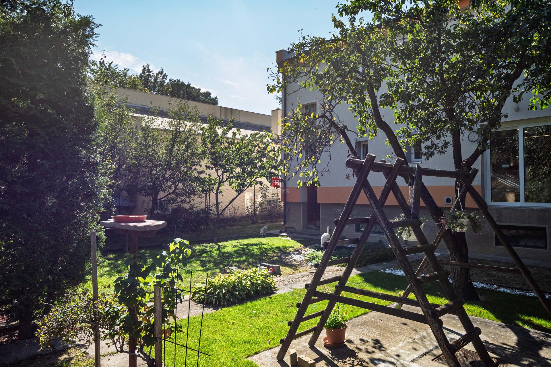 HERRYS - 5-room family house with potential and generous plot of land for sale in Vrakuna