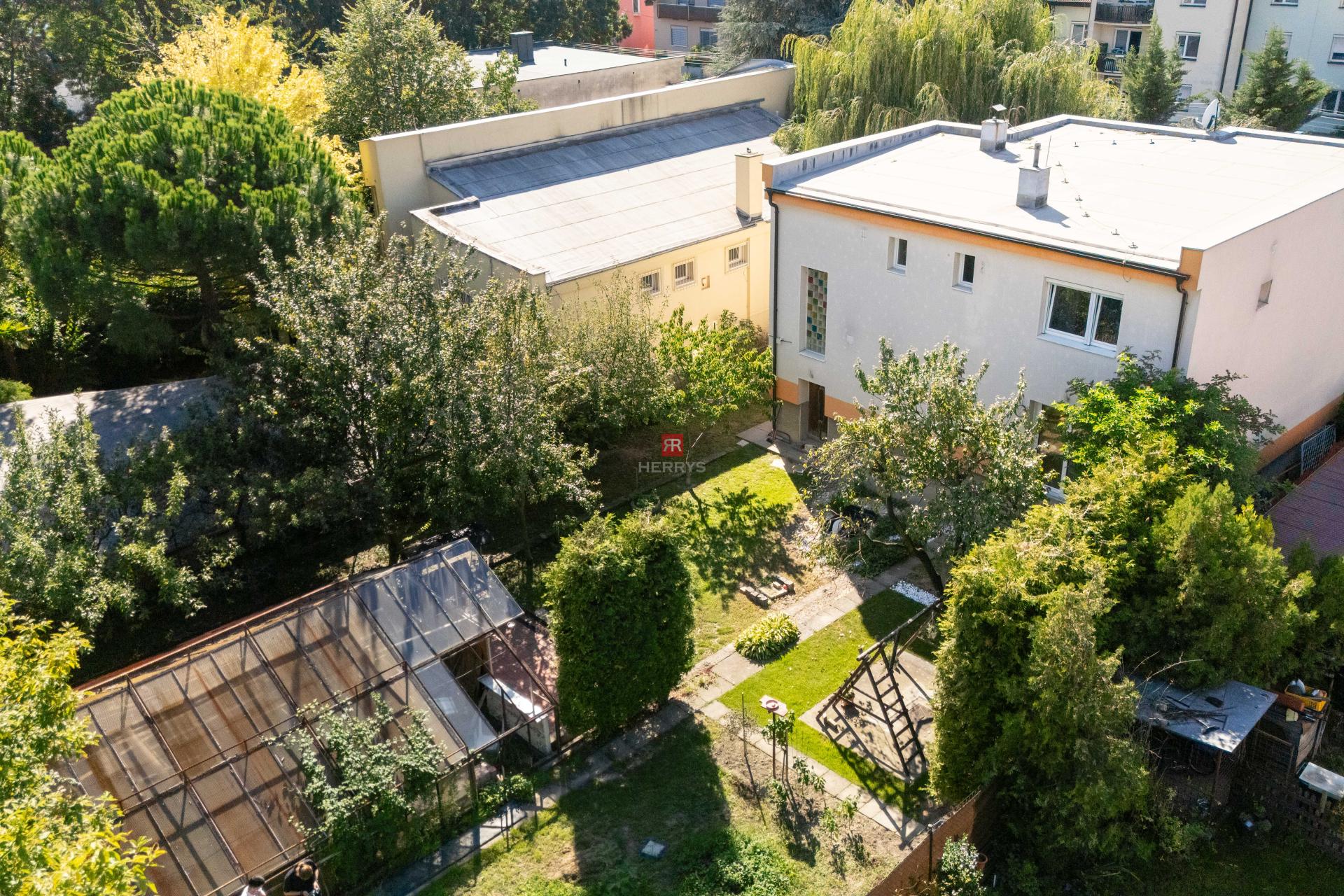 HERRYS - 5-room family house with potential and generous plot of land for sale in Vrakuna