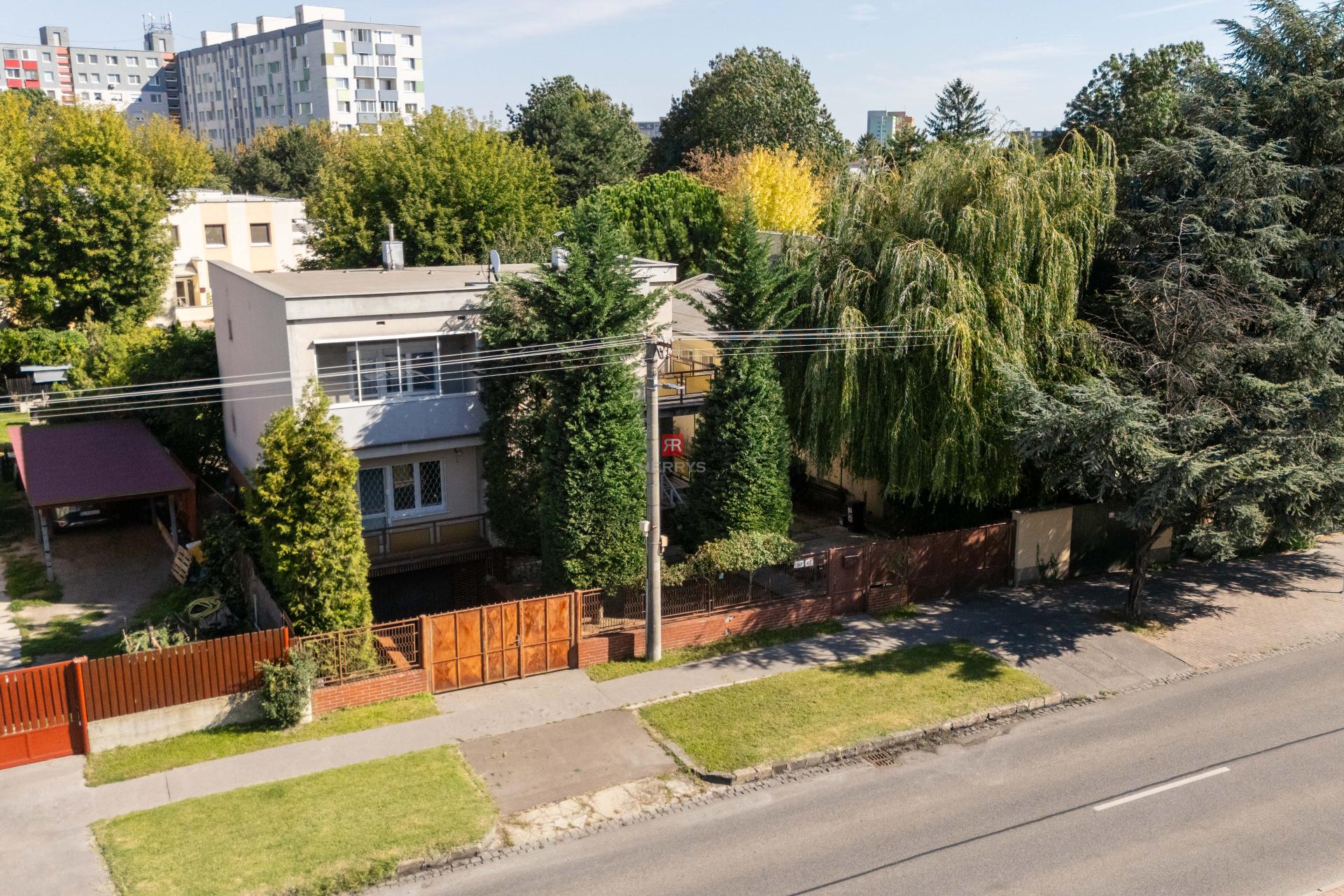 HERRYS - 5-room family house with potential and generous plot of land for sale in Vrakuna