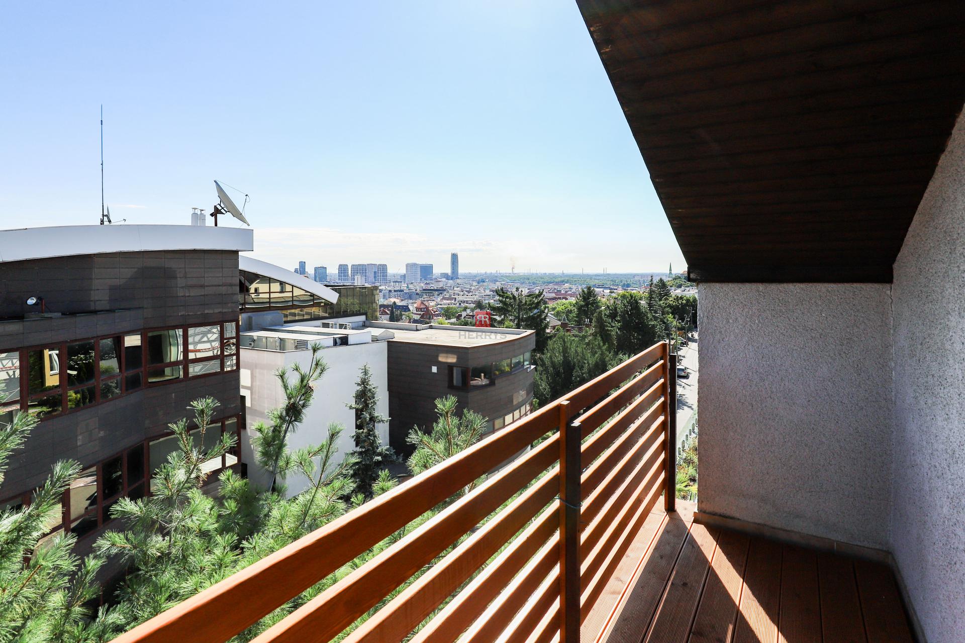 HERRYS - For rent renovated 4-room apartment at a lucrative address, Červeňova Street