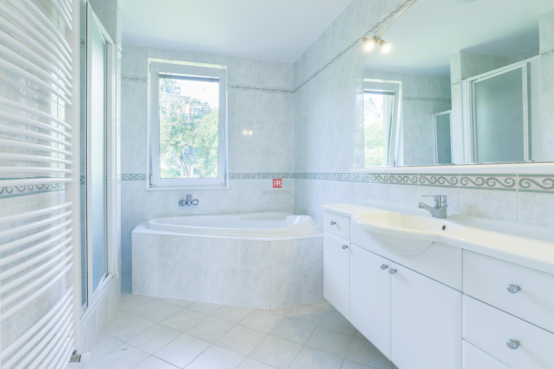 HERRYS - For rent renovated 4-room apartment at a lucrative address, Červeňova Street