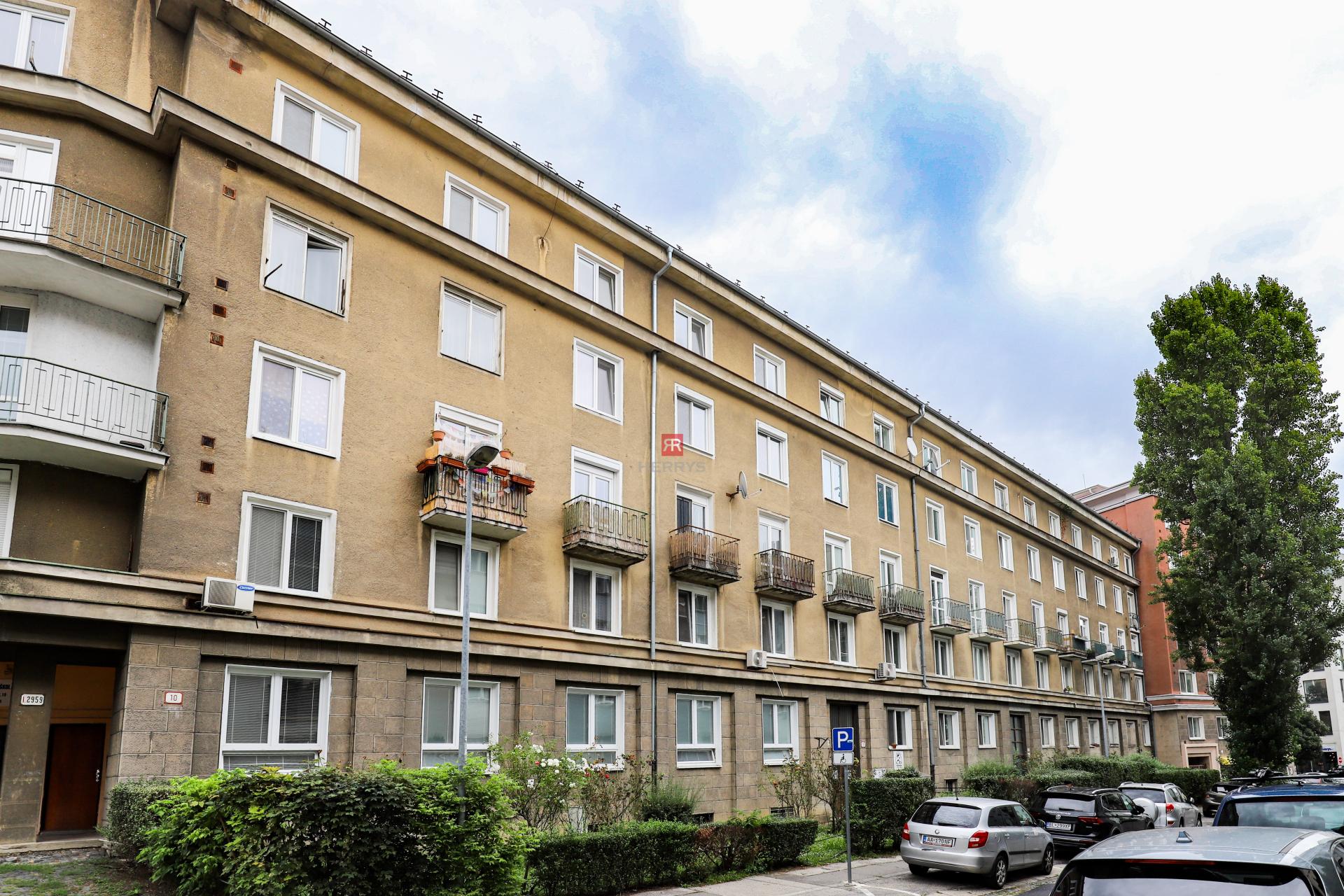 HERRYS - Na prenájom 2 izbový byt na Tabakovej ulici v Starom Meste