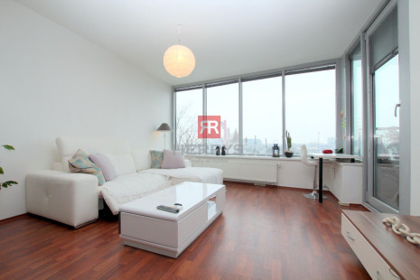 FOR RENT &ndash; spacious 2-room apartment, 62 m2, III TOWERS - Bajkalská street