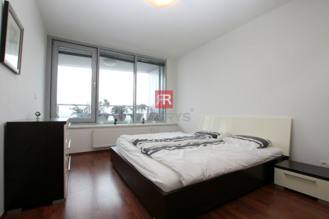 FOR RENT &ndash; spacious 2-room apartment, 62 m2, III TOWERS - Bajkalská street