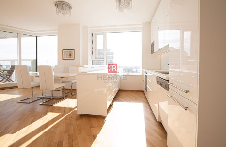 HERRYS - na prenájom 3 izbový slnečný priestranný byt s lodžiou v projekte Panorama City