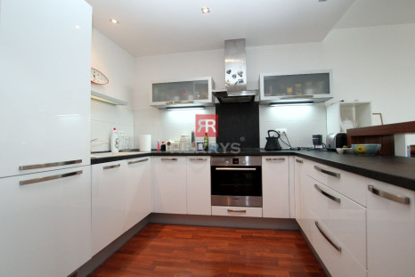 FOR RENT &ndash; spacious 2-room apartment, 62 m2, III TOWERS - Bajkalská street